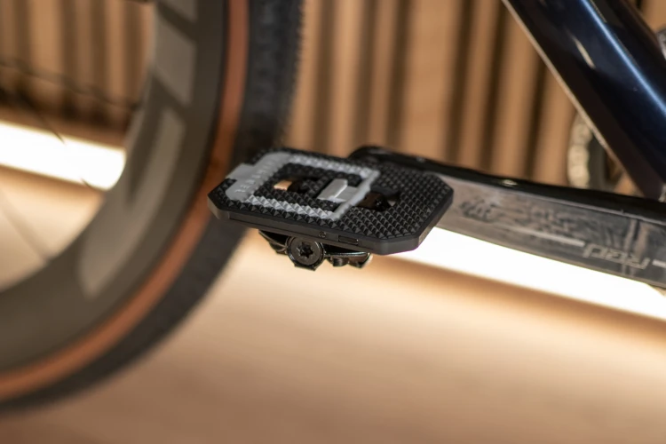 redshift-mousetrap-pedal-adapter-schwarz-grau_1Xxy5baqckWMNh.jpg