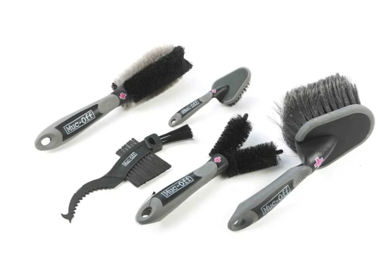 muc-off-brush-set-2-99747-f-sk6-w1550-h1080_1.webp